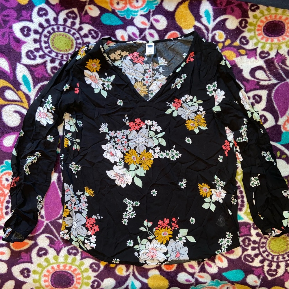 Old Navy Size Medium Flowy Black Floral Shirt